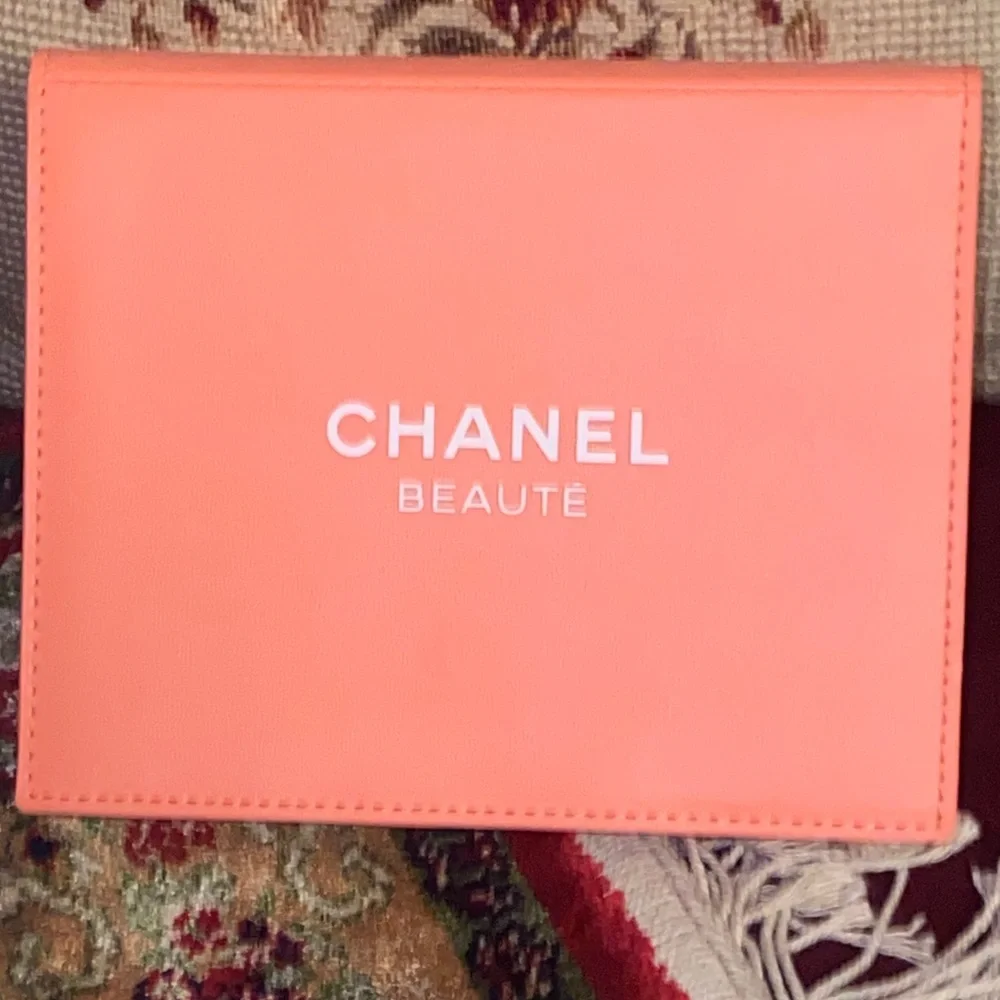 CHANEL make up kit in White box bag with Orange Accents limited edition New
